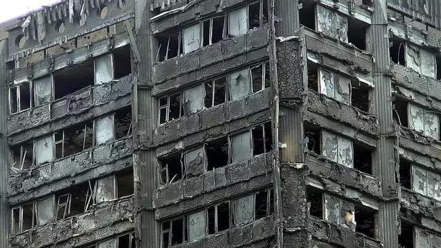 Upper Grenfell Tower - photo: ChiralJon on Flickr.com