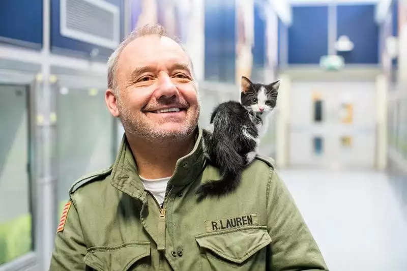 Bob Mortimer and kitten - photo: McCrickard Photography
