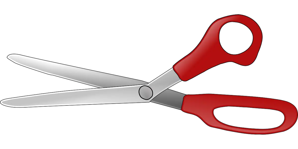 Scissors with red handles. Photo: Pixabay.com
