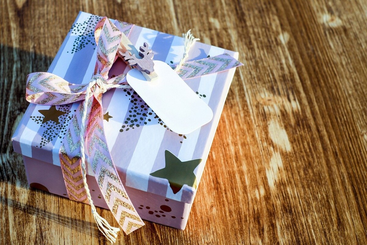 A gift box with a pink ribbon