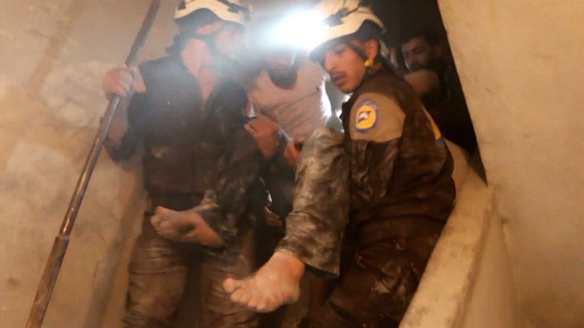 White Helmets volunteers carry a person down stairs. Photo: We The Helpers